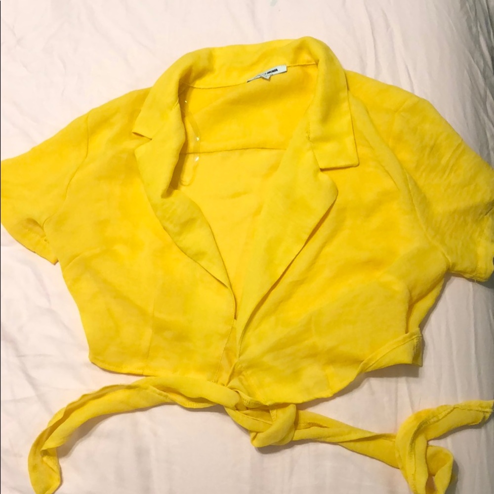 ~YELLOW FRONT TIE CROP TOP~